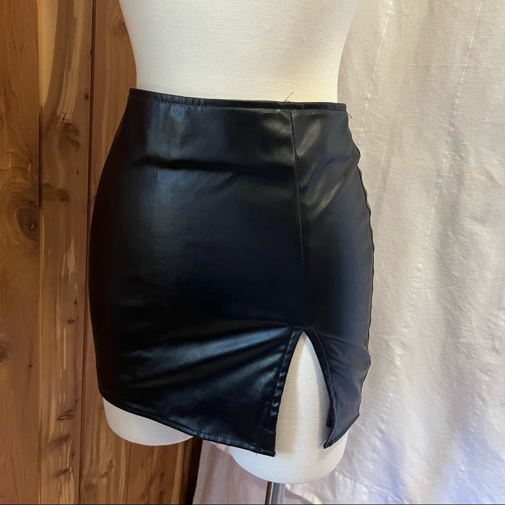 Fashion nova mini skirt